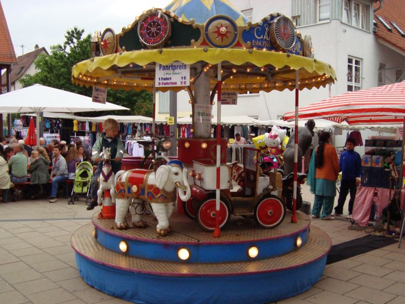 Kinderkarusell auf dem Bondorfer Krämermarkt